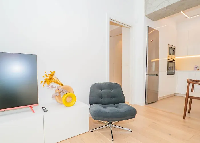 Pi Y Margall Con Parking Gratis By Ybh *